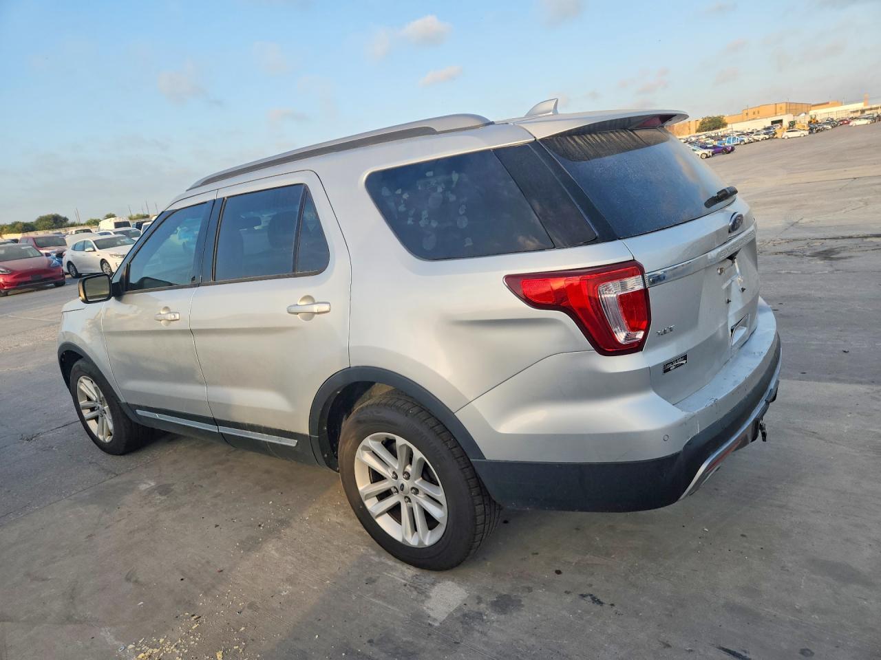 2017 Ford Explorer Xlt - Фото 2