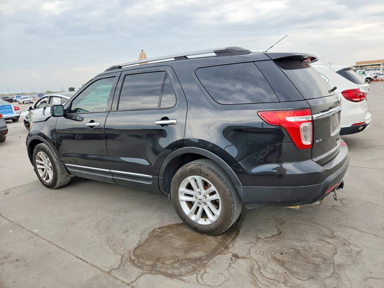2015 Ford Explorer Xlt - Image 2