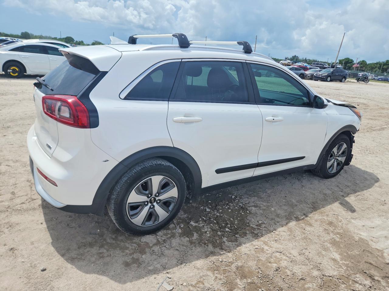 2018 Kia Niro Lx - Image 3