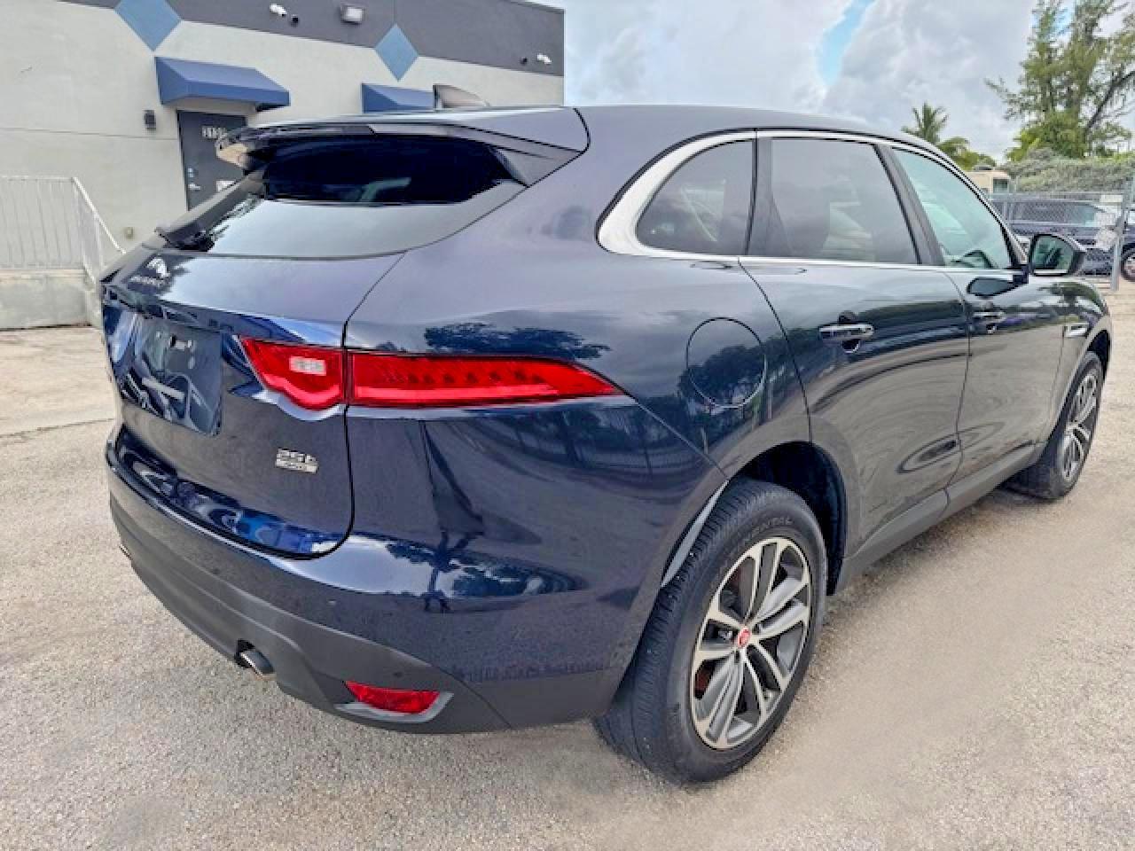 2020 Jagu F-Pace Pre - Фото 3