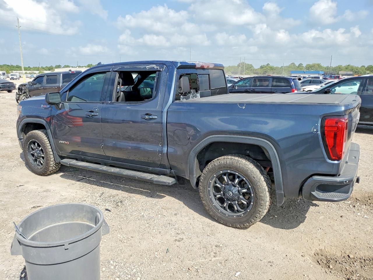 2020 GMC Sierra K1500 At4 - Фото 2