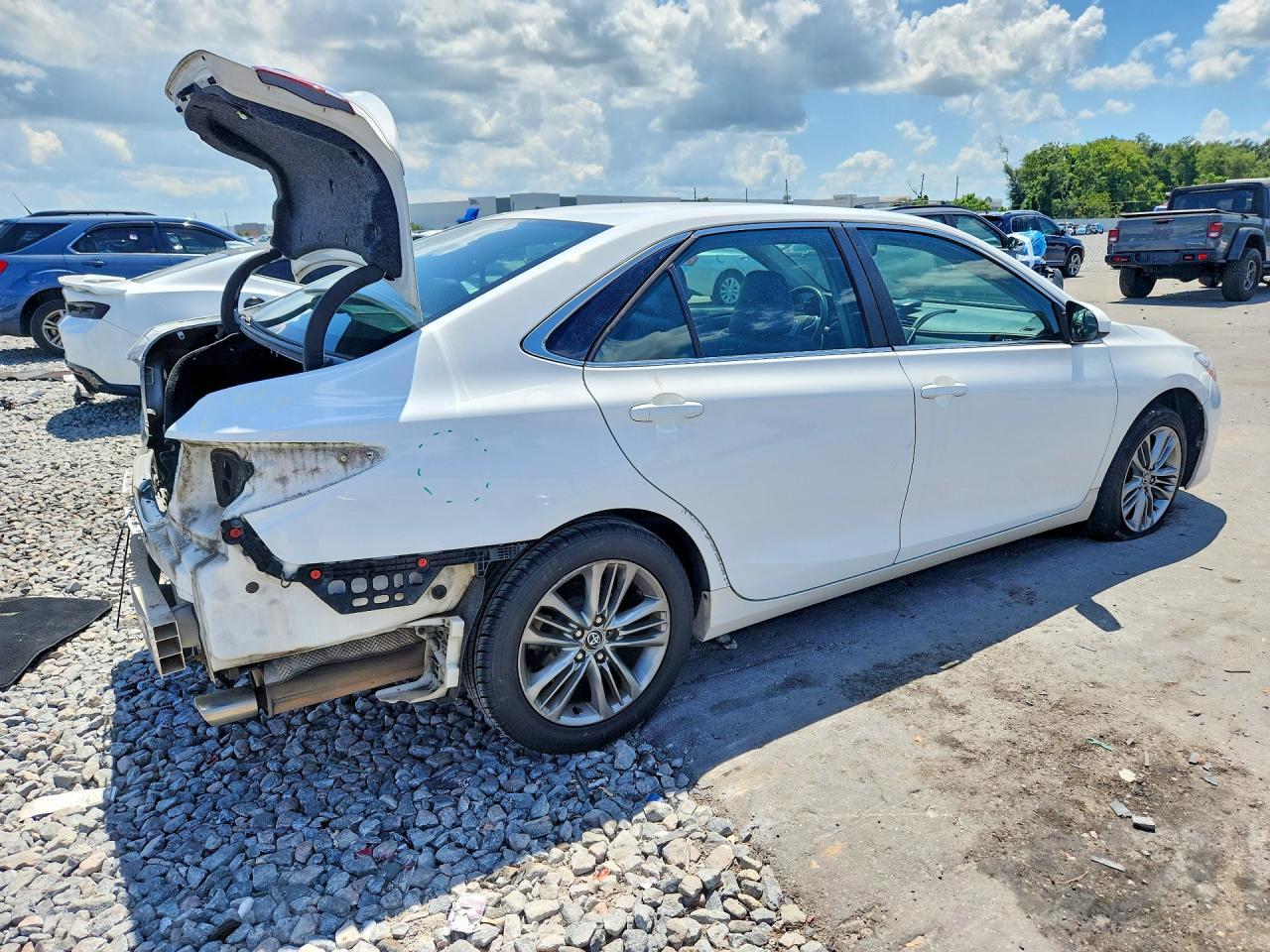 2015 Toyota Camry Se - Image 3