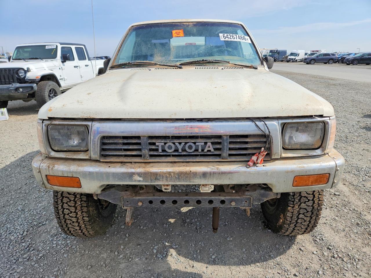1991 Toyota Pickup Deluxe - Фото 5