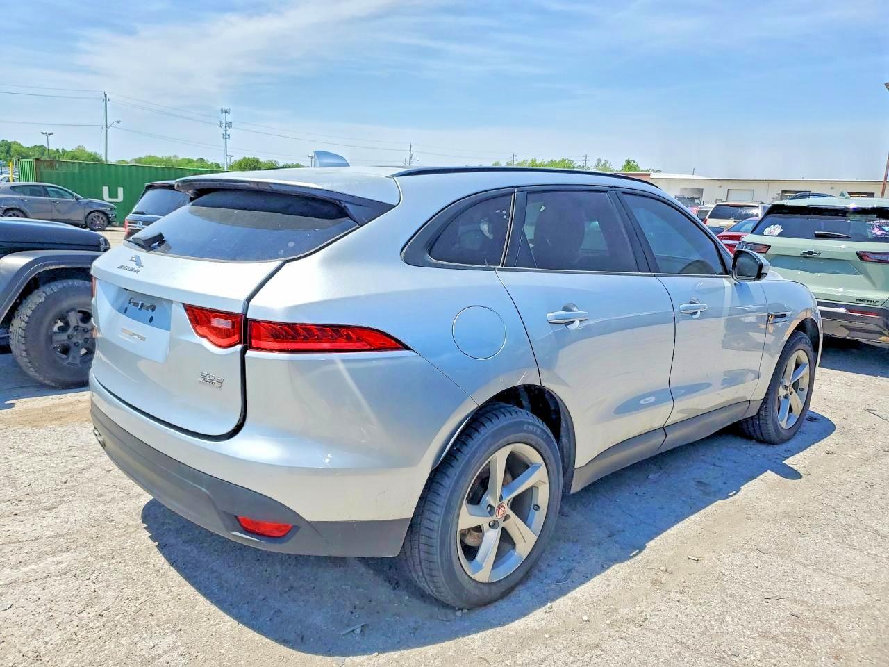 2017 Jaguar F-Pace Premium - Фото 3