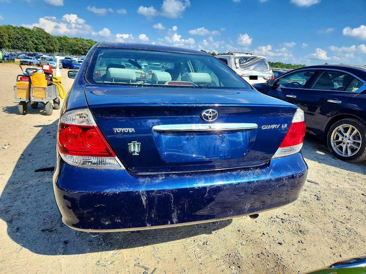 2005 Toyota Camry Le - Image 6
