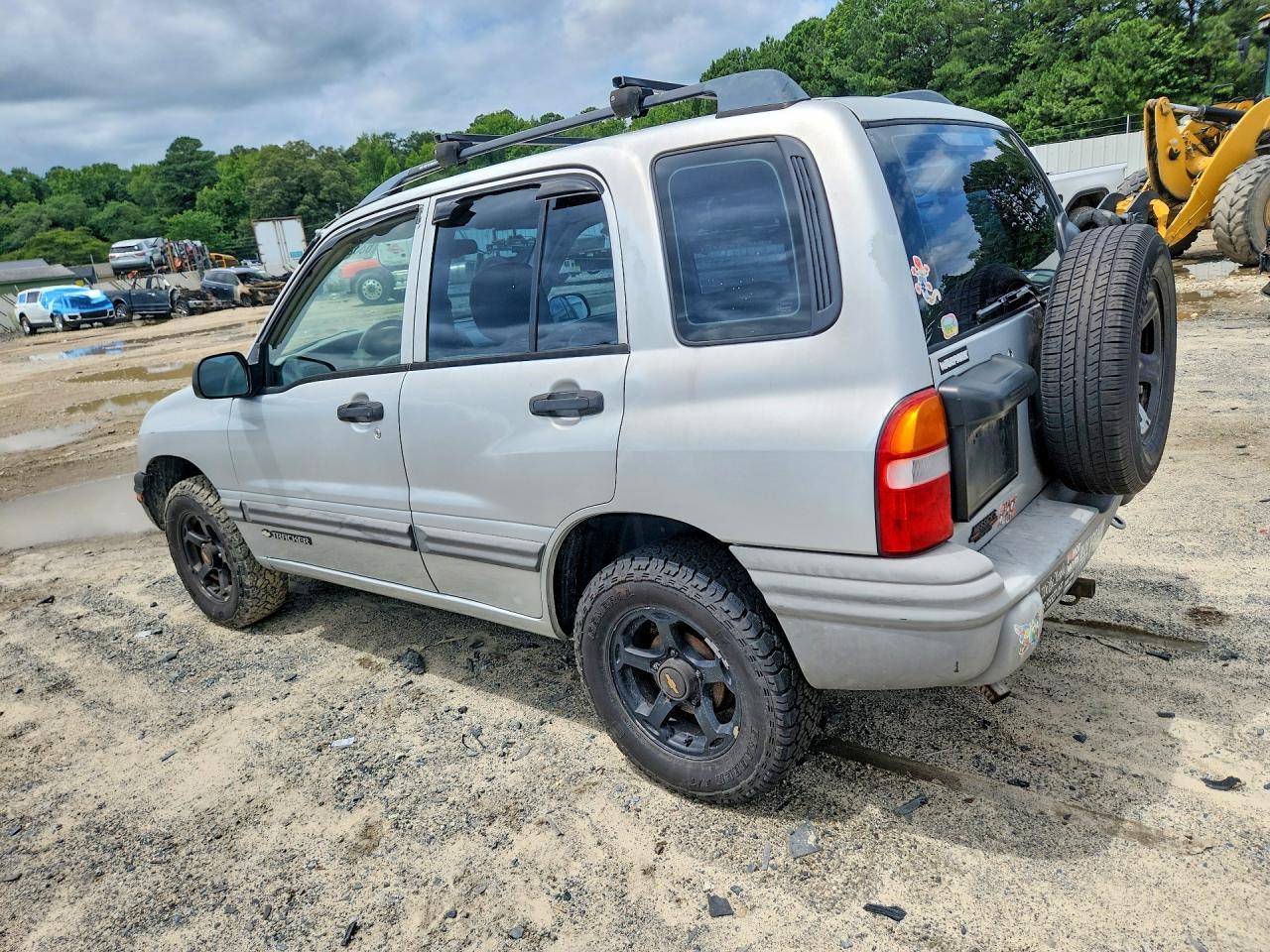2000 Chevrolet Tracker - Image 2