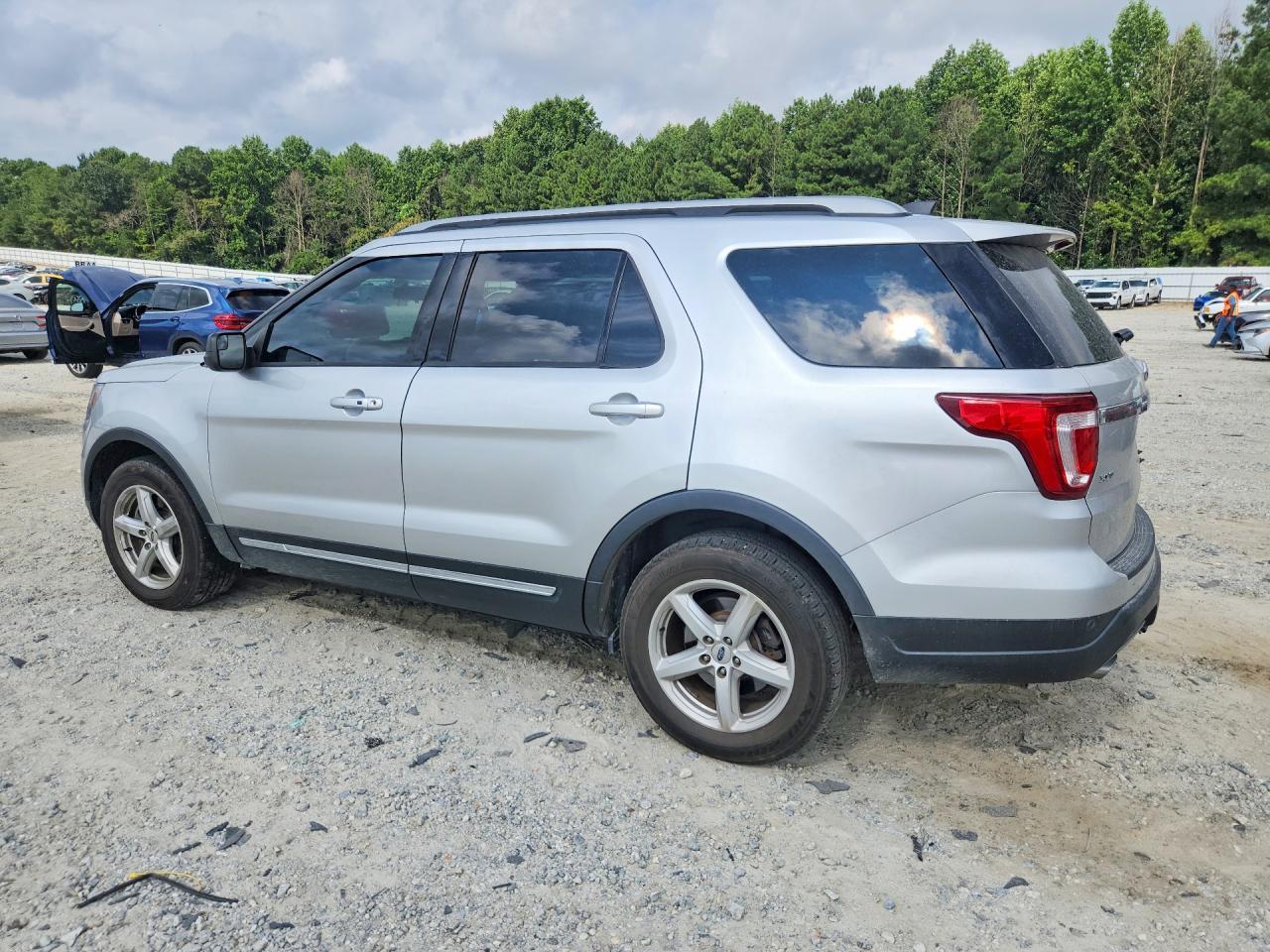 2018 Ford Explorer Xlt - Фото 2