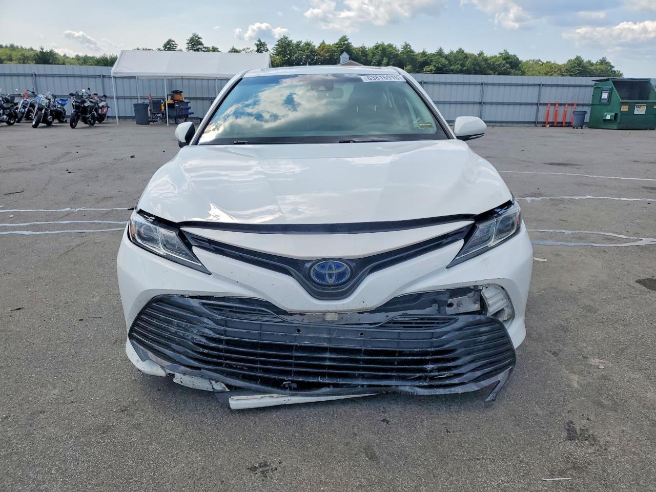 2020 Toyota Camry Le - Фото 5