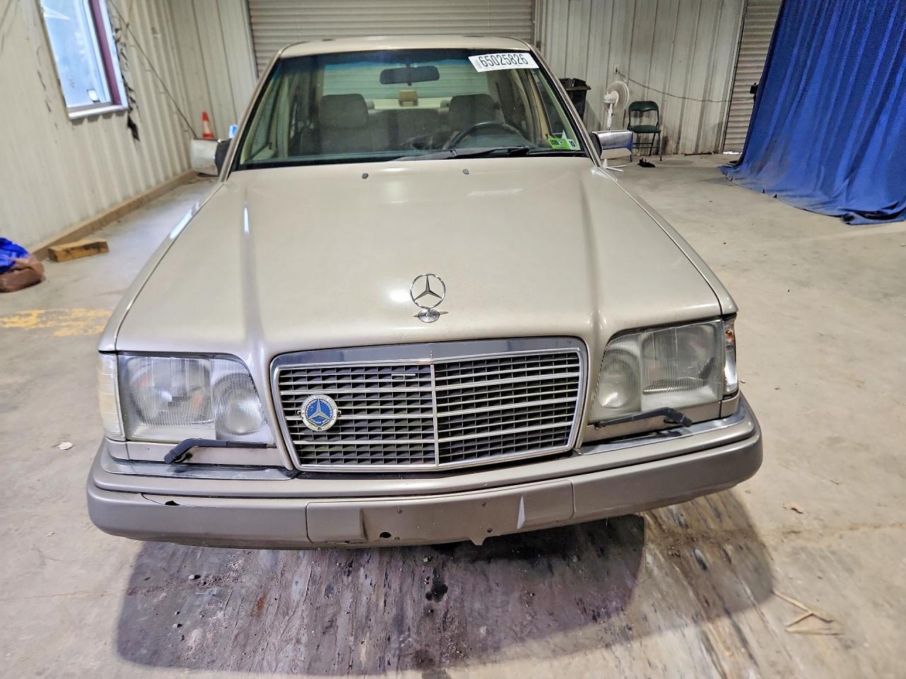 1995 Mercedes-Benz E 320 Base - Фото 5