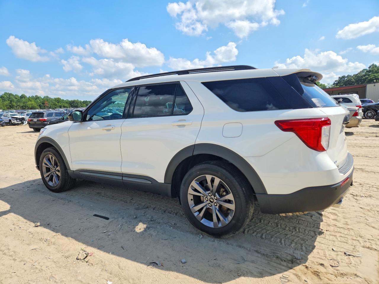 2023 Ford Explorer Xlt - Фото 2