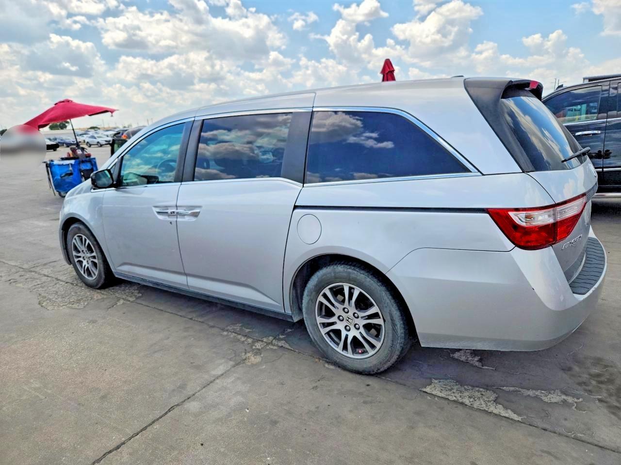2013 Honda Odyssey Exl - Image 2
