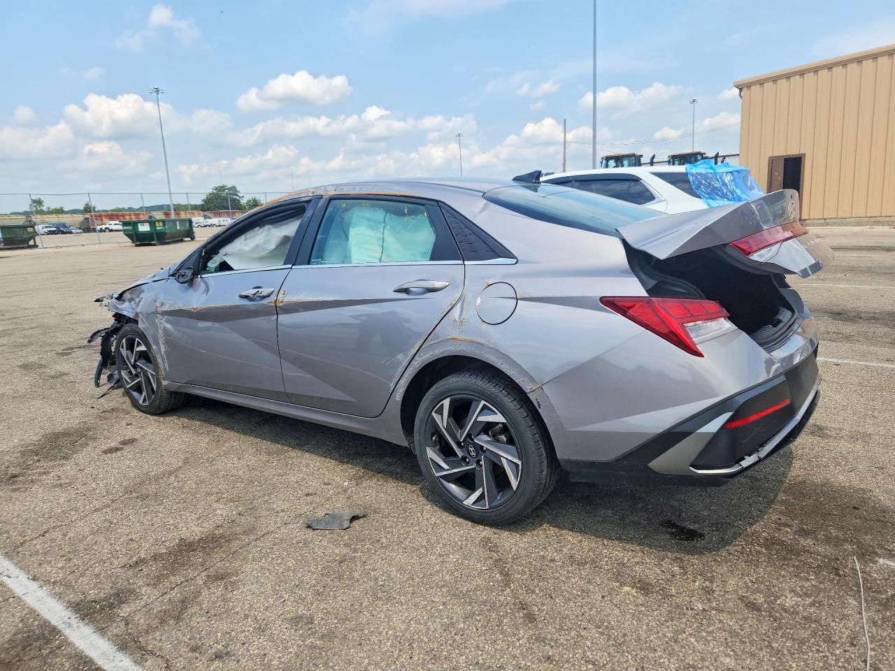 2025 Hyundai Elantra Sel - Фото 2