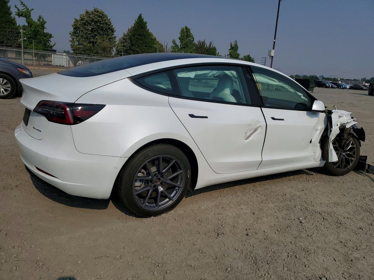 2022 Tesla Model 3 - Image 3