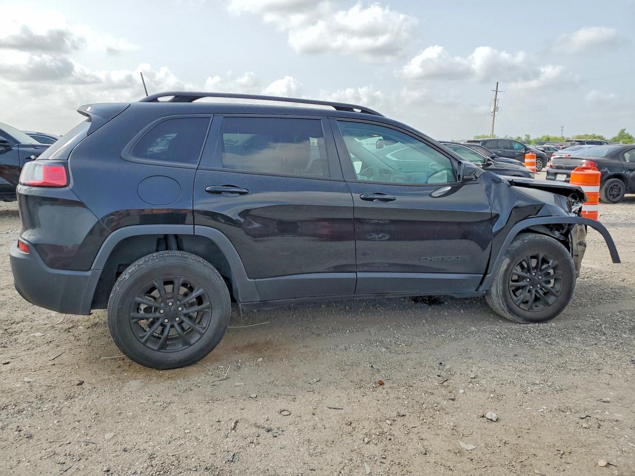 2023 Jeep Cherokee Altitude Lux - Image 3