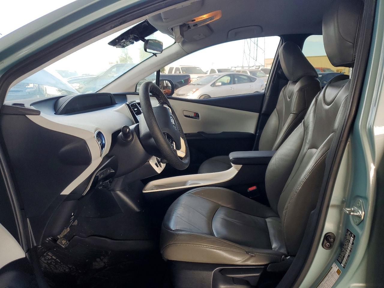 2016 Toyota Prius Three Touring - Image 7