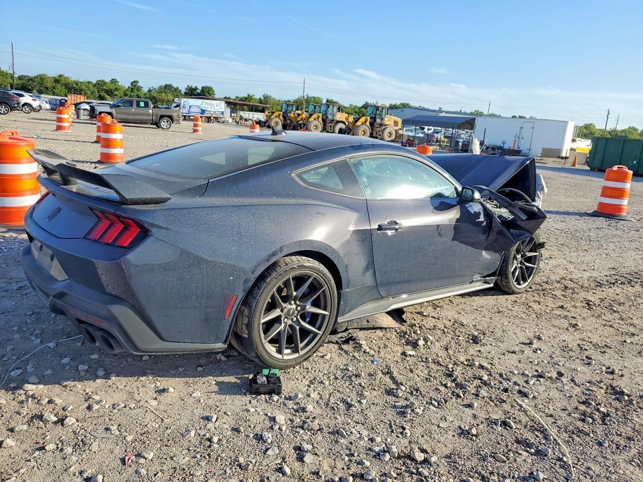 2024 Ford Mustang Dark Horse - Фото 3