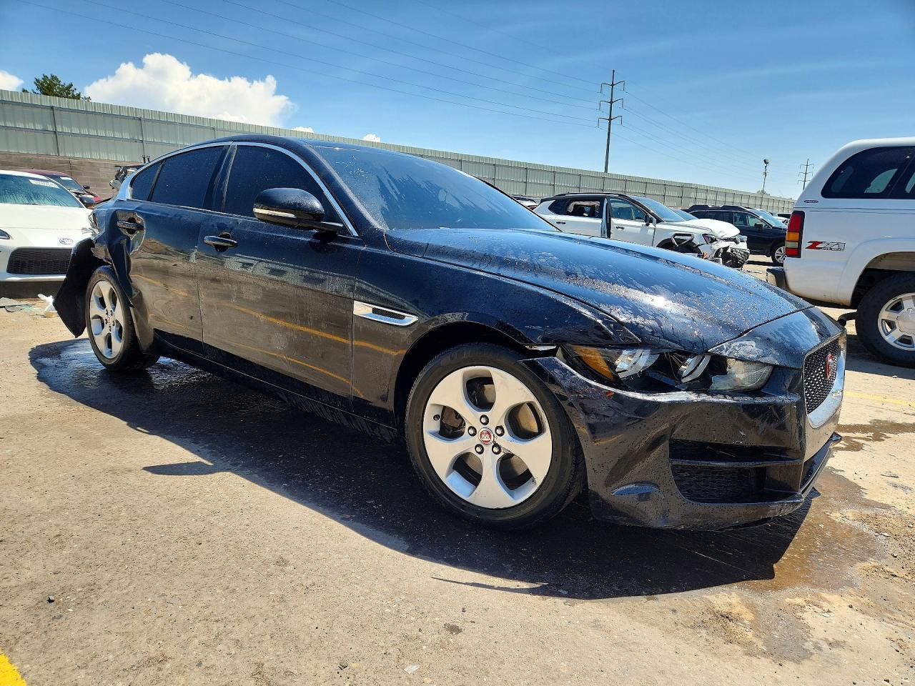 2017 Jaguar Xe - Фото 4