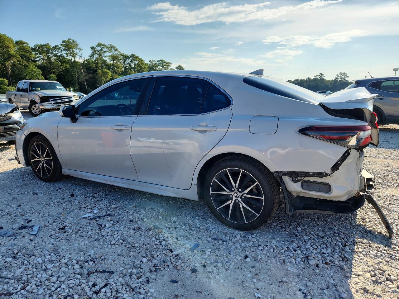2022 Toyota Camry Se - Фото 2