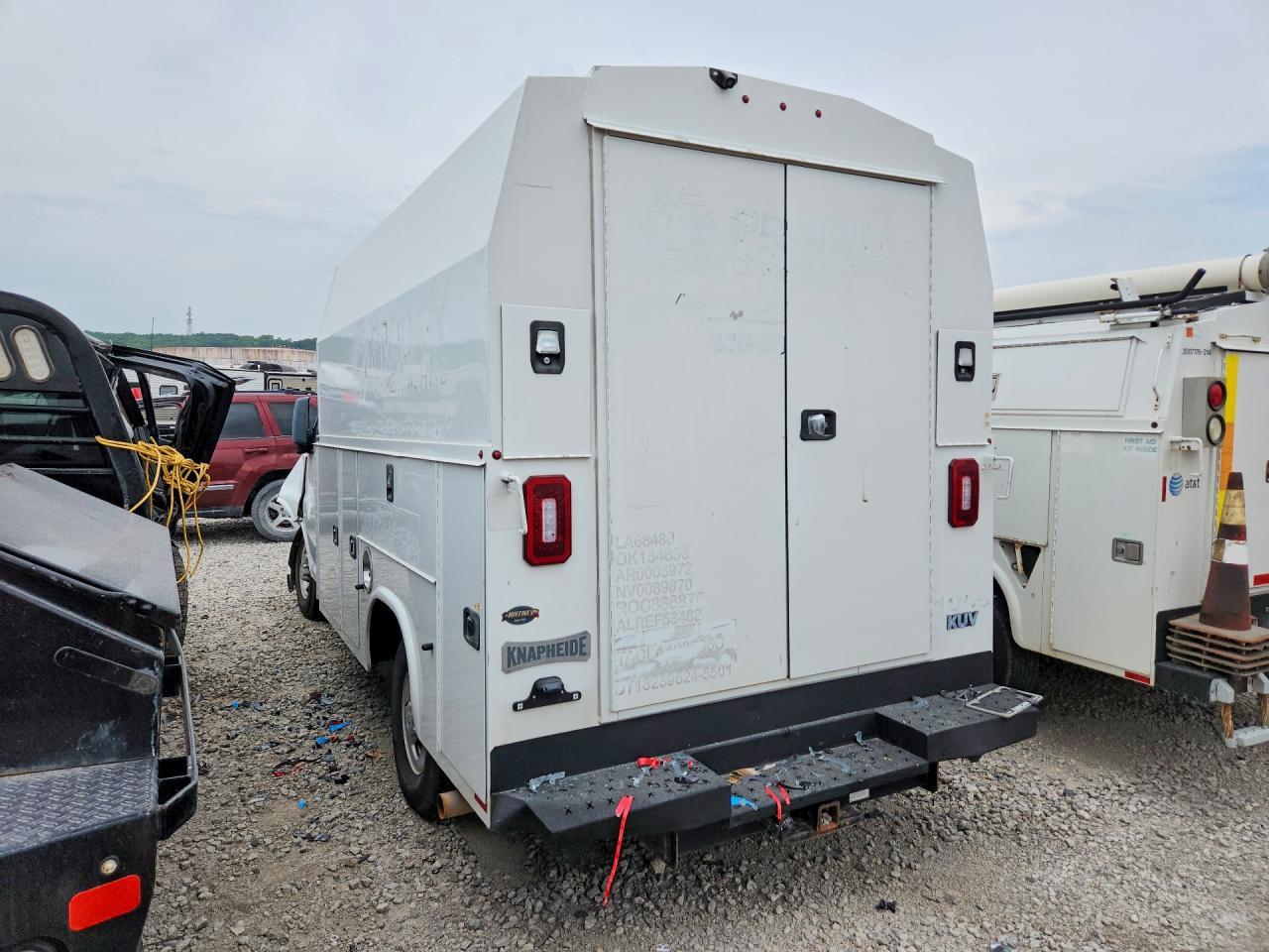 2021 Chevrolet Express - Фото 2