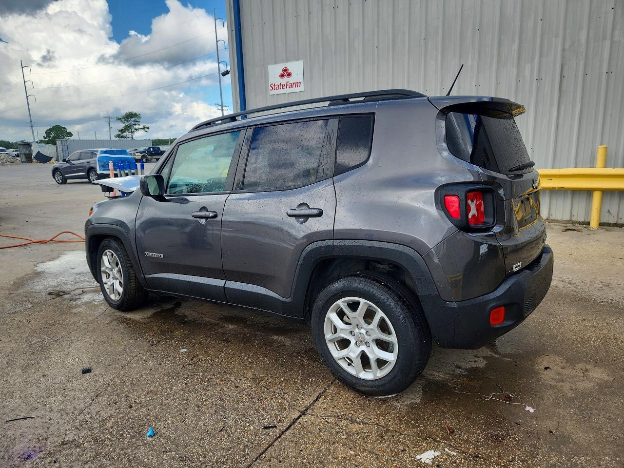 2017 Jeep Renegade Latitude - Image 2