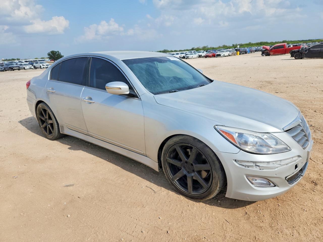 2013 Hyundai Genesis 3.8L - Фото 4