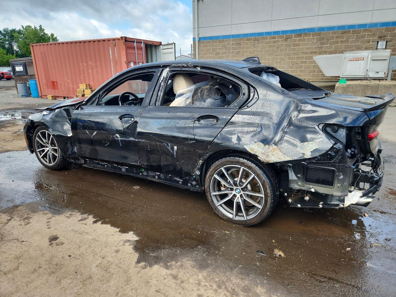 2019 BMW 330I - Фото 2