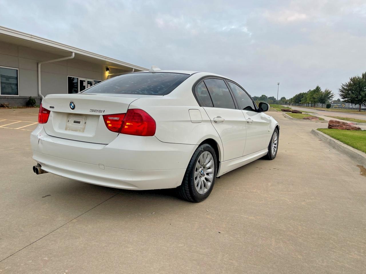 2011 BMW 328 I - Image 4