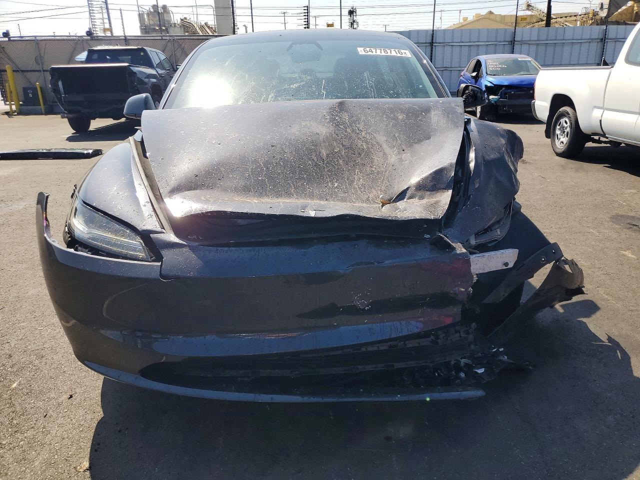2025 Tesla Model 3 - Фото 5