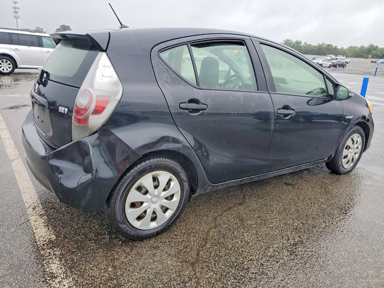 2012 Toyota Prius C One - Image 3