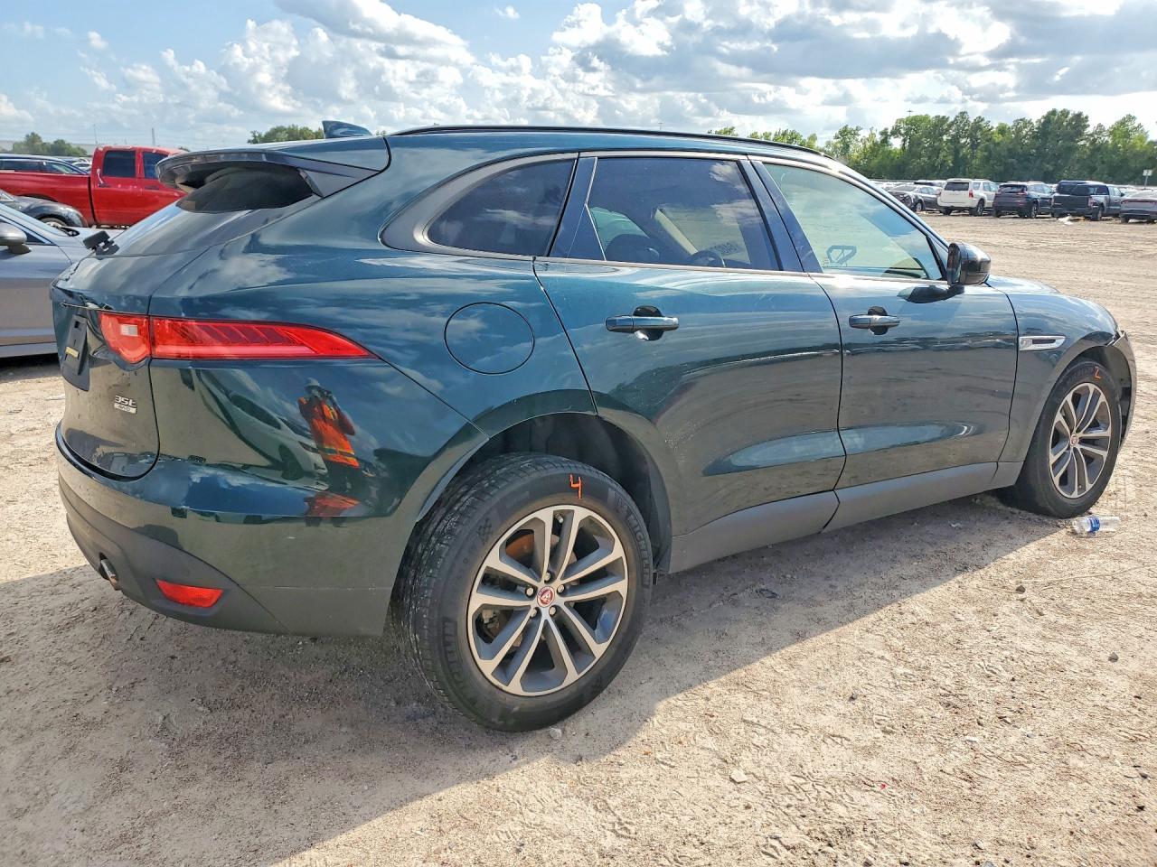 2017 Jaguar F-Pace Premium - Image 3
