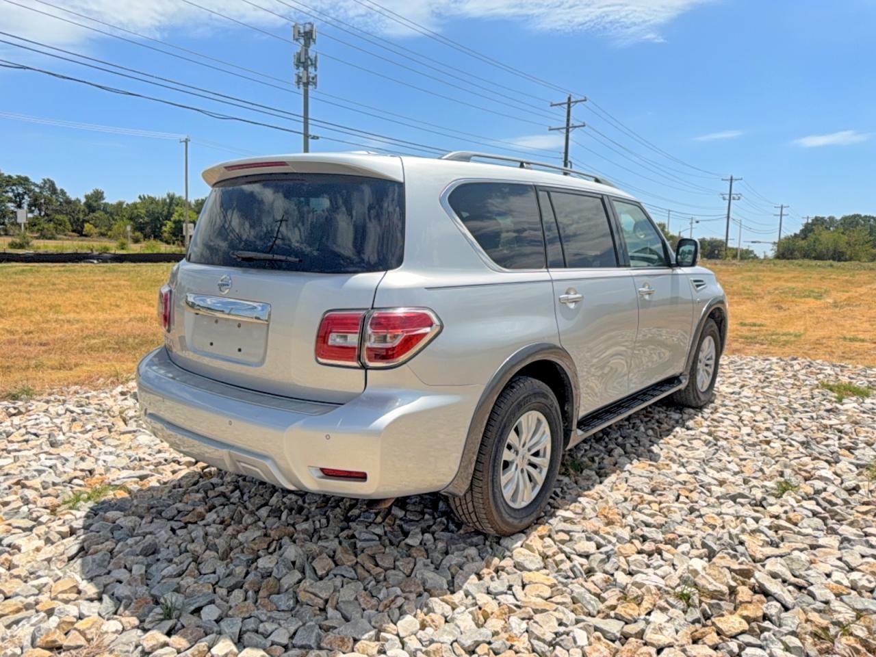 2017 Nissan Armada Sv - Image 4