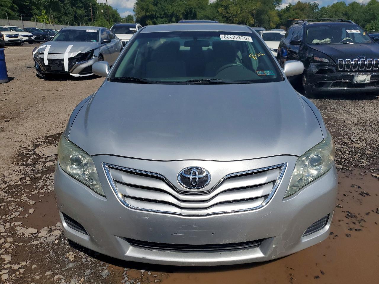 2011 Toyota Camry Le - Image 5