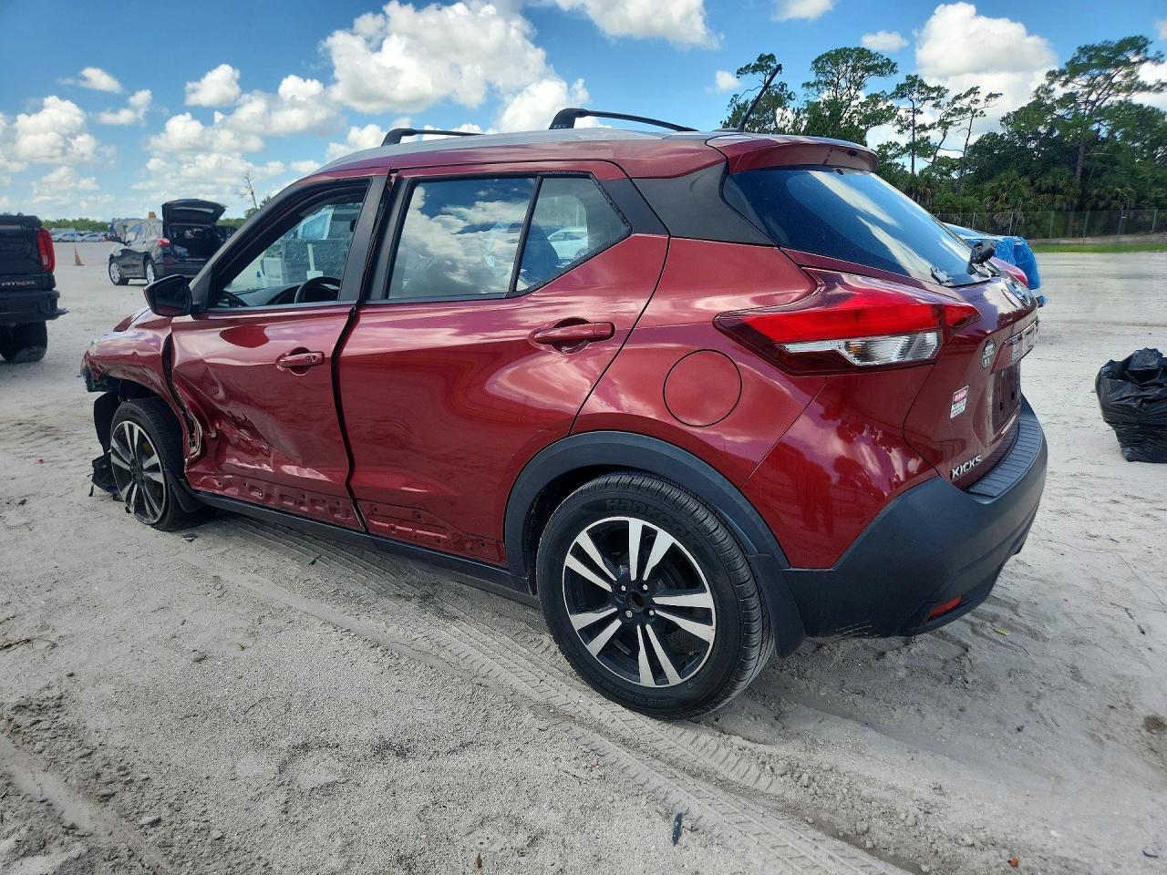 2018 Nissan Kicks Sv - Image 2
