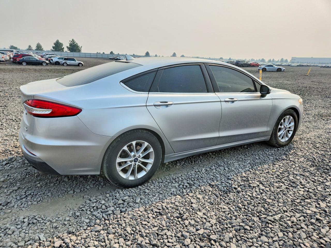 2020 Ford Fusion Se - Фото 3