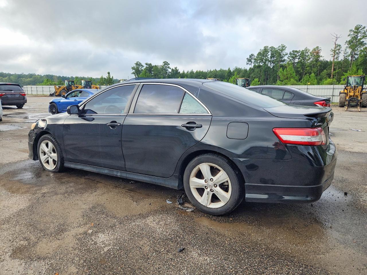 2010 Toyota Camry Se - Image 2