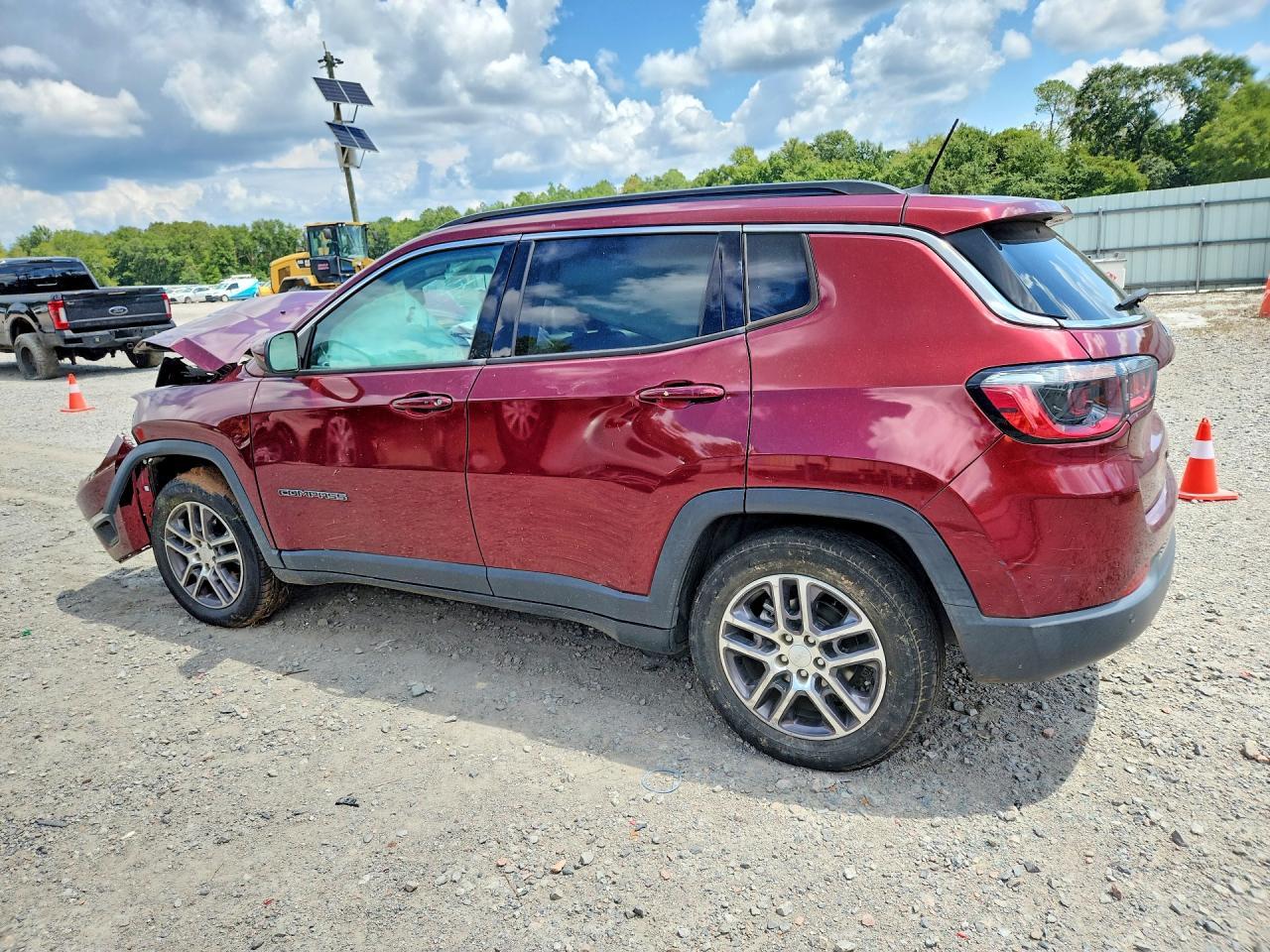 2020 Jeep Compass Latitude - Image 2