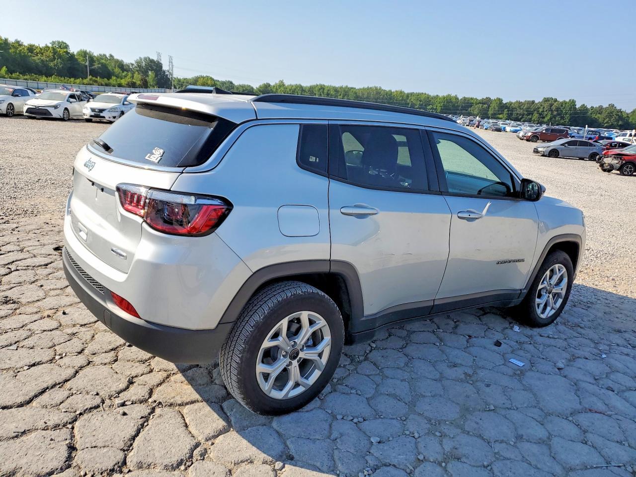 2025 Jeep Compass Latitude - Image 3