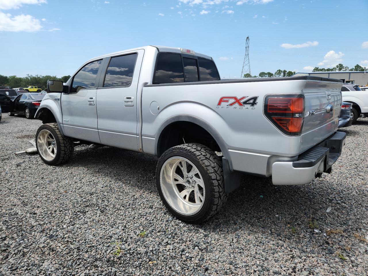 2014 Ford F150 Supercrew - Фото 2