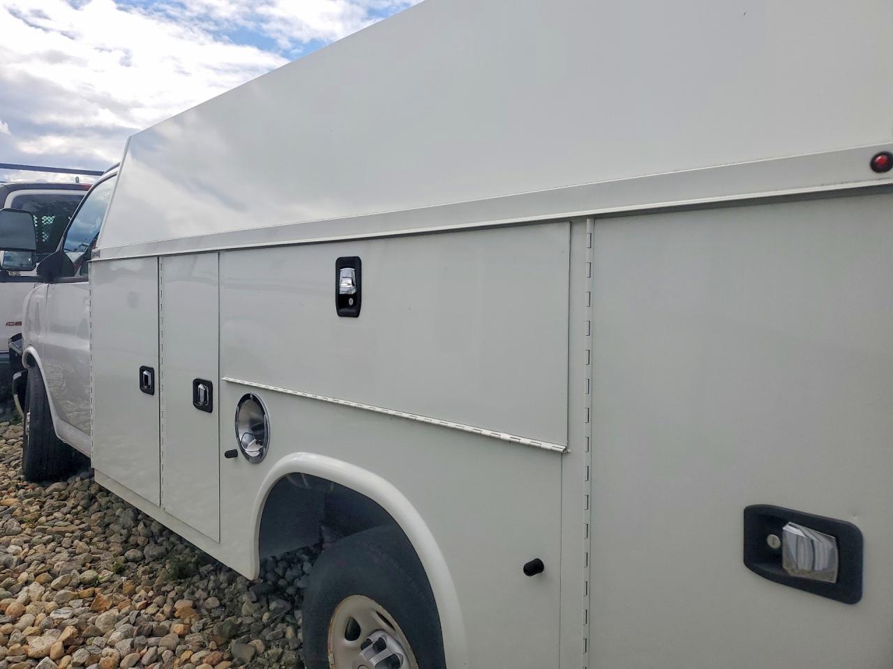 2023 Chevrolet Express G3500 - Фото 2