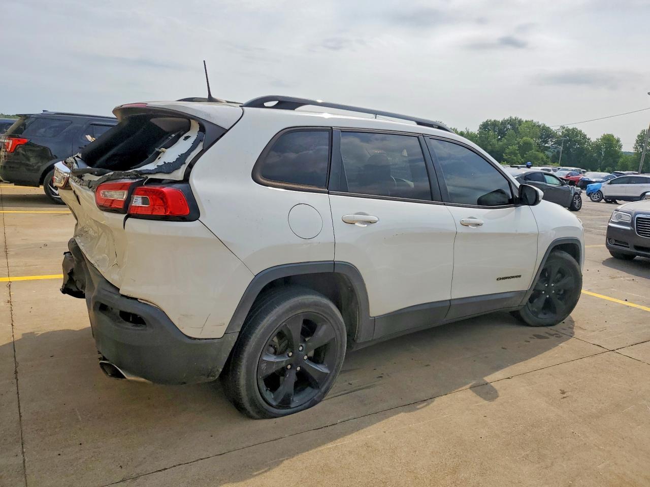 2016 Jeep Cherokee Latitude - Фото 3