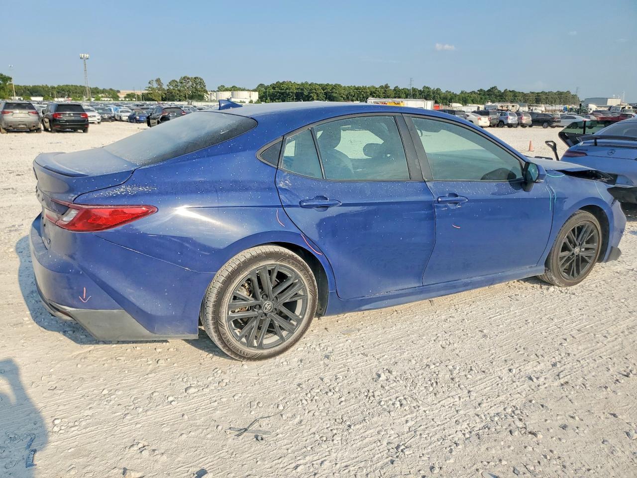 2025 Toyota Camry Se - Image 3