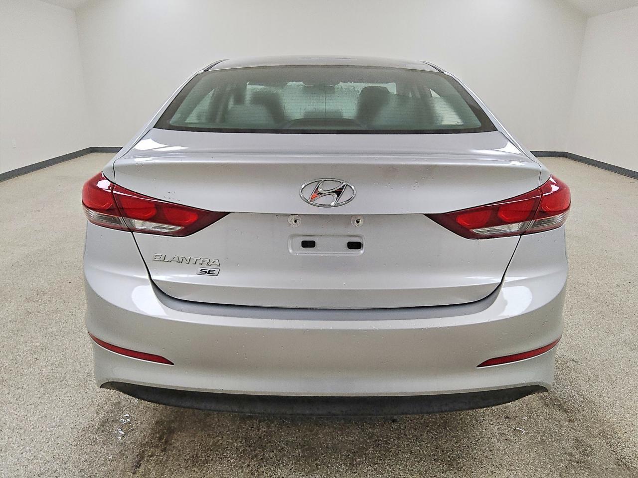 2018 Hyundai Elantra Se - Image 6