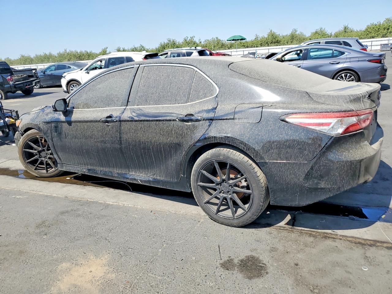 2019 Toyota Camry Le - Фото 2