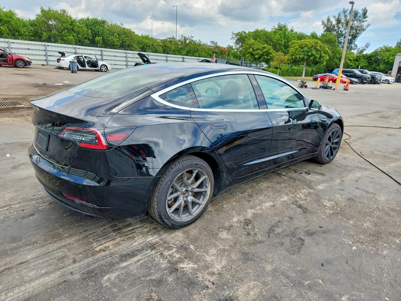 2019 Tesla Model 3 - Image 3