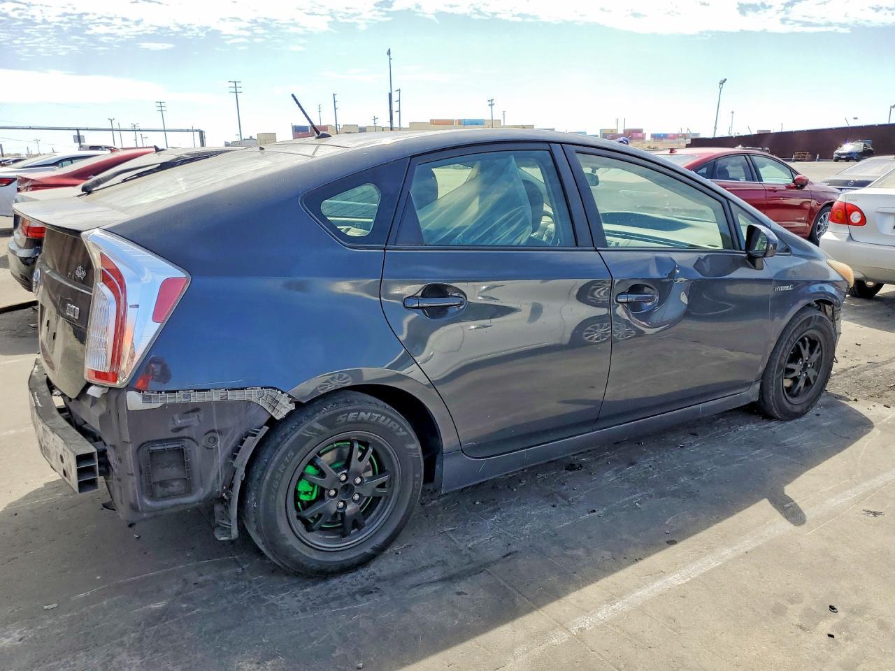 2015 Toyota Prius Two - Фото 3