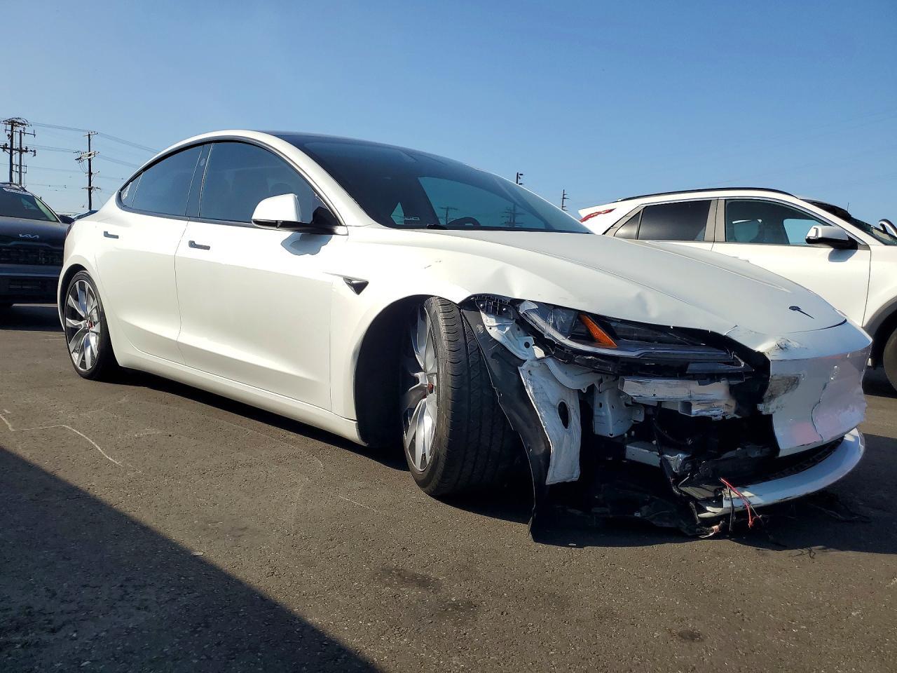 2024 Tesla Model 3 - Фото 4
