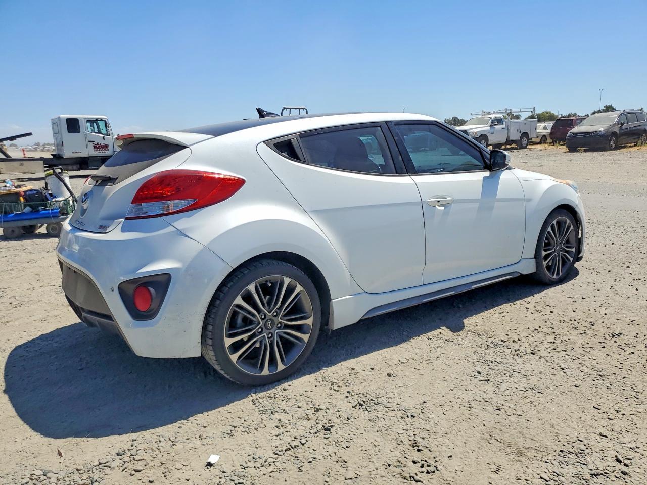 2016 Hyundai Veloster Turbo - Image 3