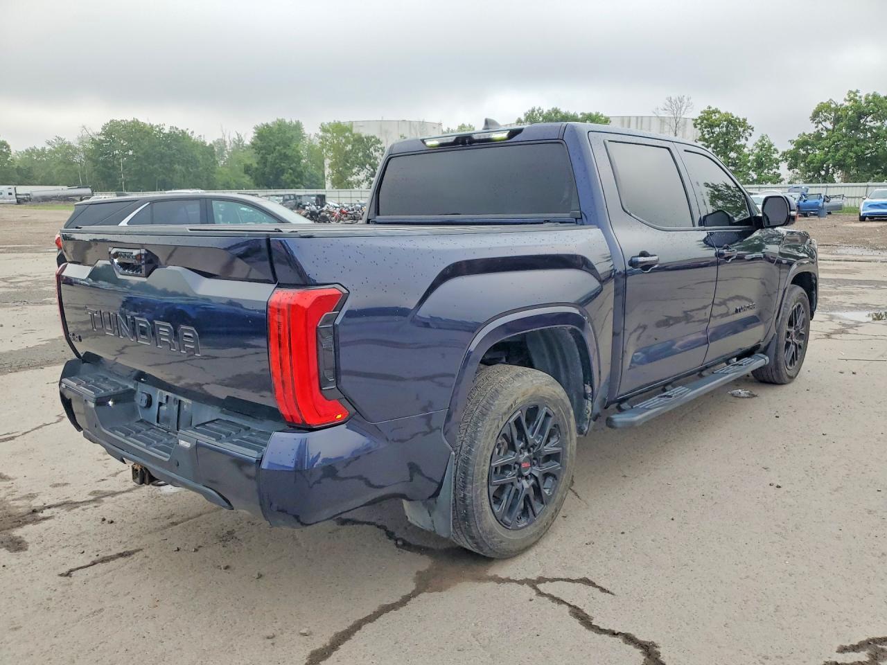 2024 Toyota Tundra Crewmax - Image 3