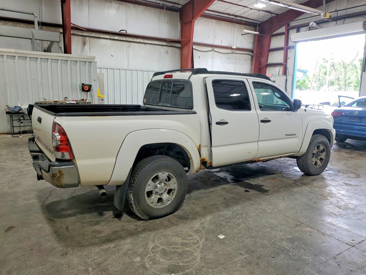 2010 Toyota Tacoma V6 - Image 3