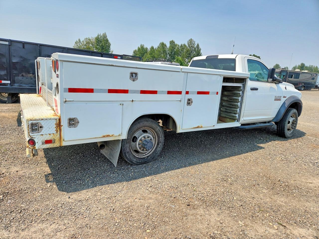 2017 Ram 5500 Hd Drw 4Wd Svc Body - Image 3
